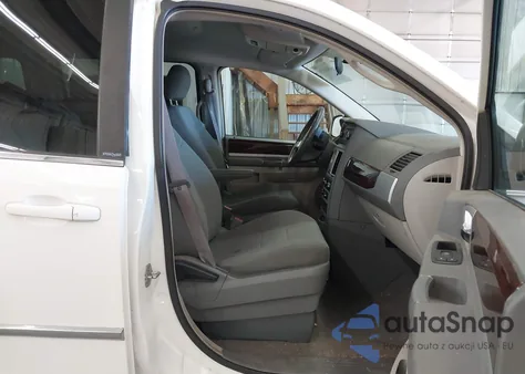2010 Chrysler Town & Country Touring из США, поврежденный, VIN 2A4RR5D15AR212357